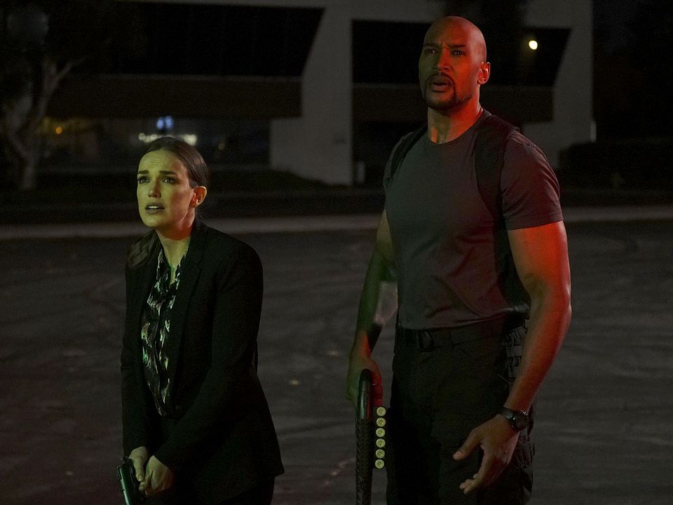 Agentes de S.H.I.E.L.D. : Foto Elizabeth Henstridge, Henry Simmons