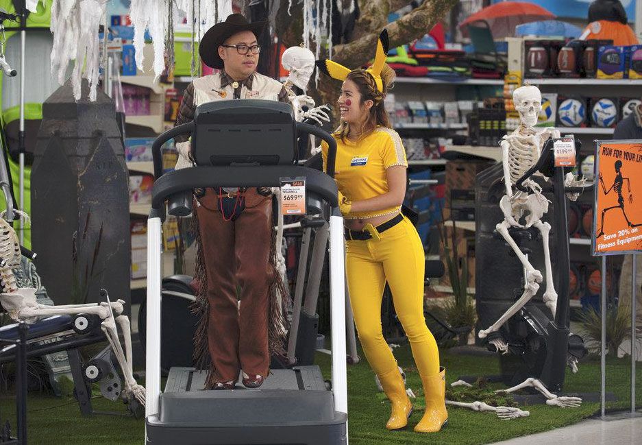 Superstore : Foto Nichole Bloom, Nico Santos