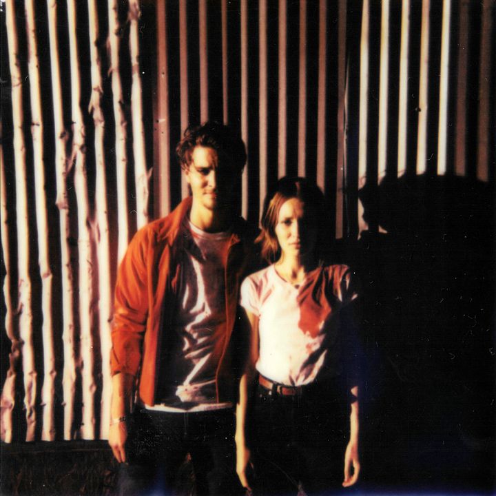 Foto Emily Browning, Luke Grimes