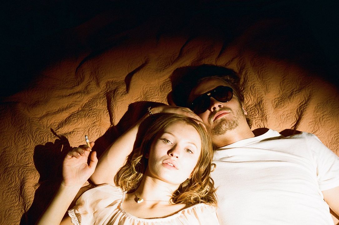 Foto Luke Grimes, Emily Browning