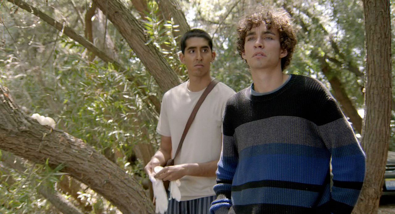 Foto Dev Patel, Robert Sheehan