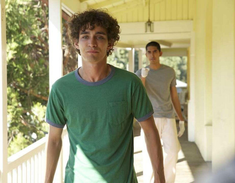 Foto Dev Patel, Robert Sheehan