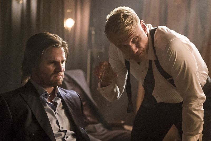 Arrow : Foto Stephen Amell, Dolph Lundgren