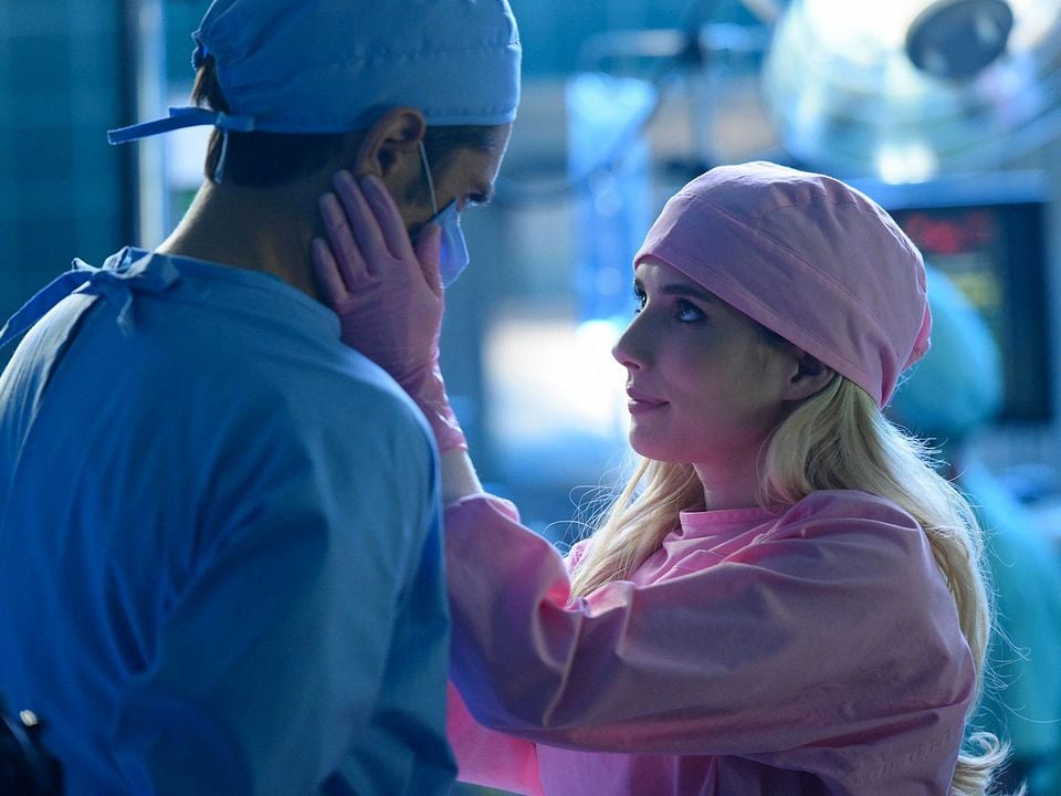 Scream Queens : Foto John Stamos, Emma Roberts