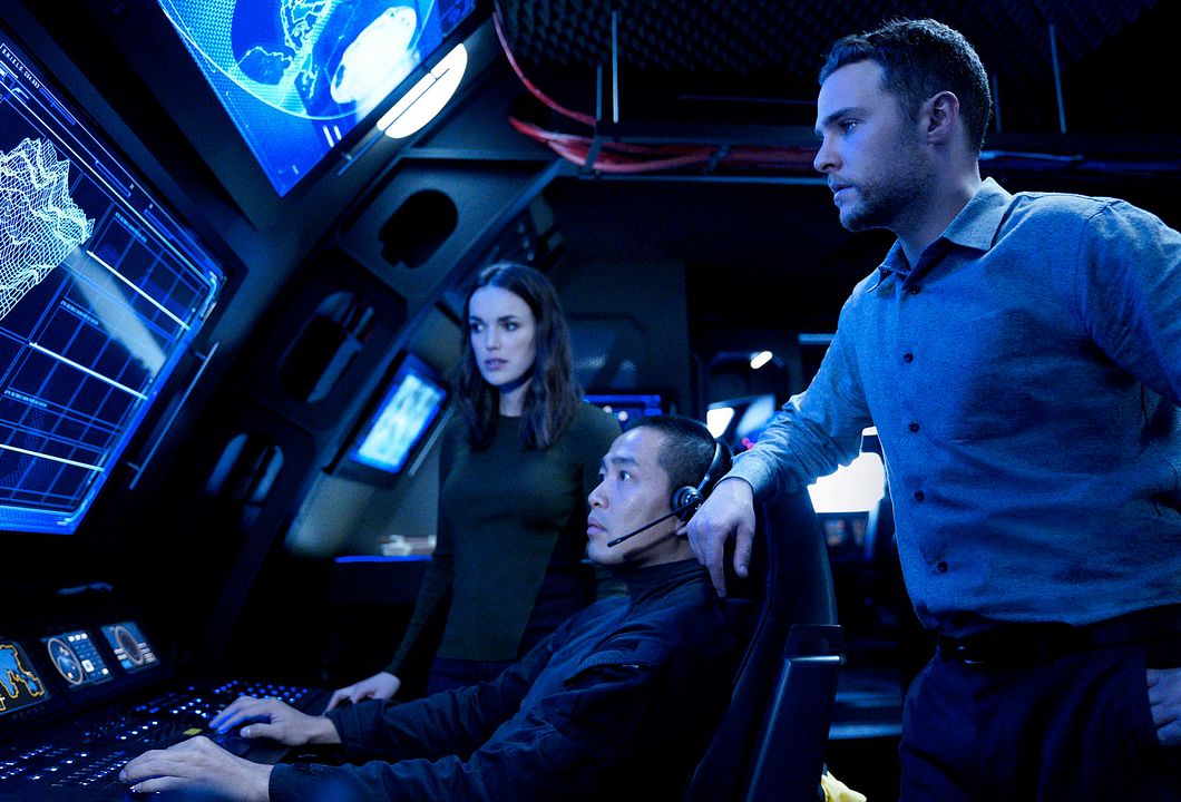 Agentes de S.H.I.E.L.D. : Póster Elizabeth Henstridge, Iain De Caestecker