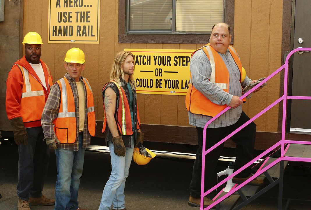 The Middle : Foto Ezra Buzzington