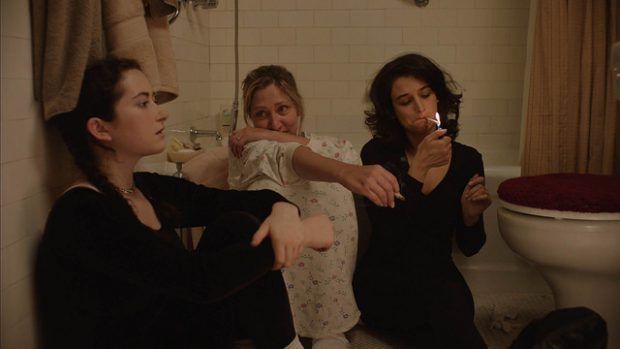 Foto Abby Quinn, Edie Falco, Jenny Slate