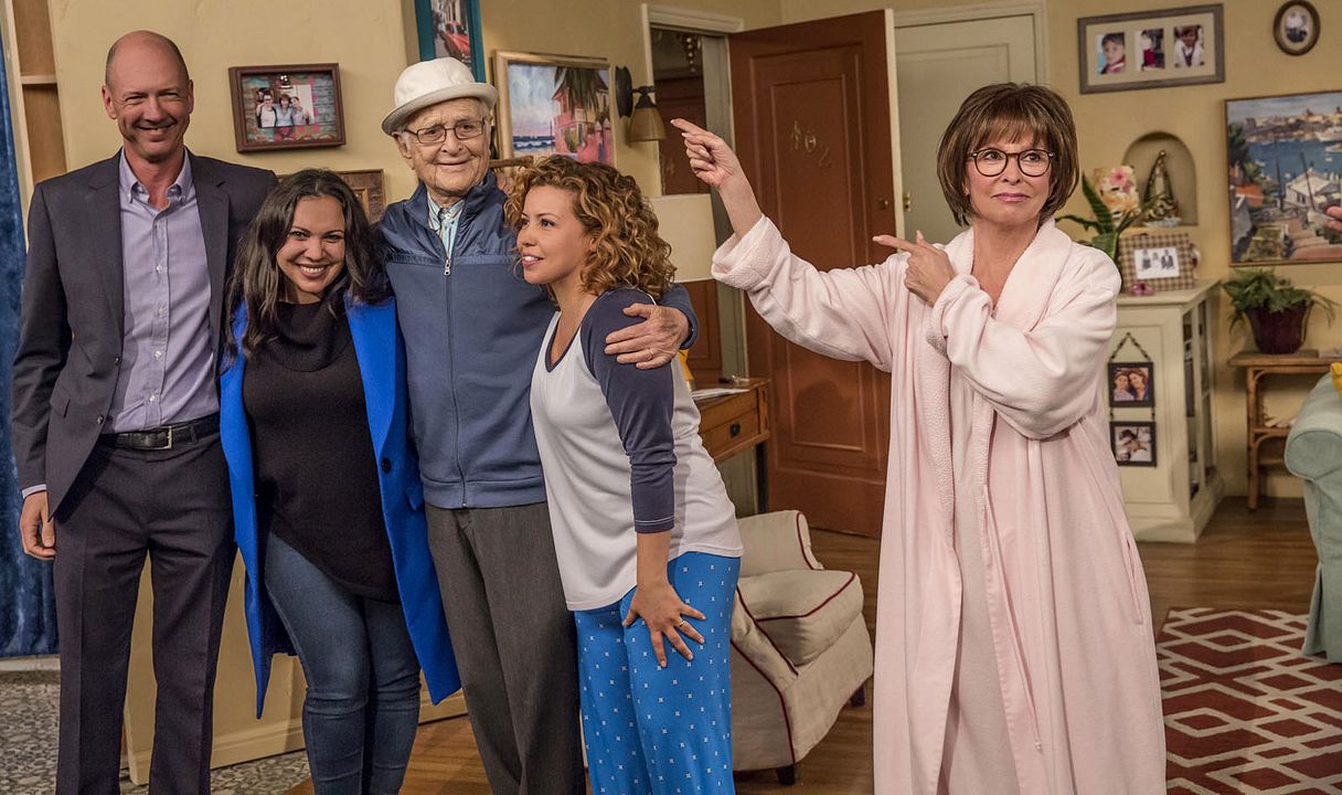 One Day At A Time (2017) : Foto Isabella Gomez, Justina Machado