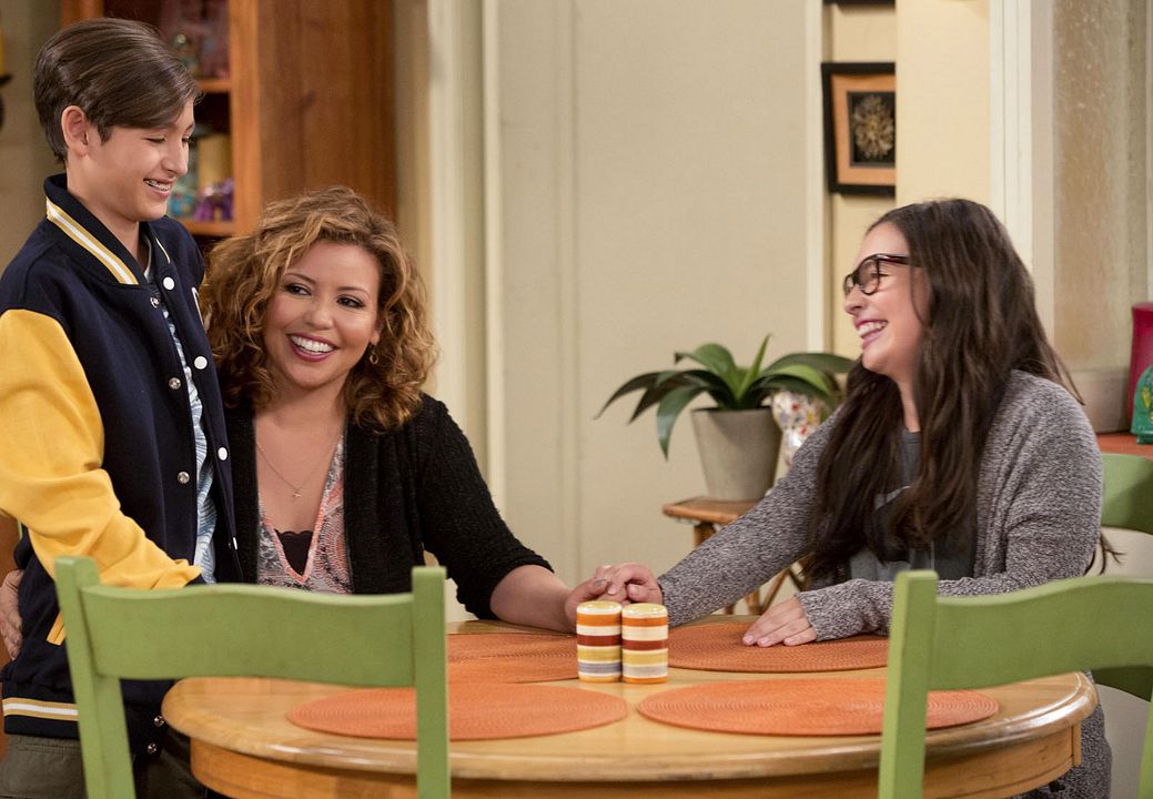 One Day At A Time (2017) : Foto Marcel Ruiz, Justina Machado, Isabella Gomez