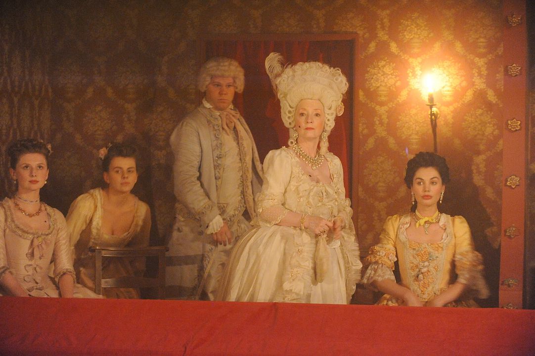 Foto Poppy Corby-Tuech, Lesley Manville