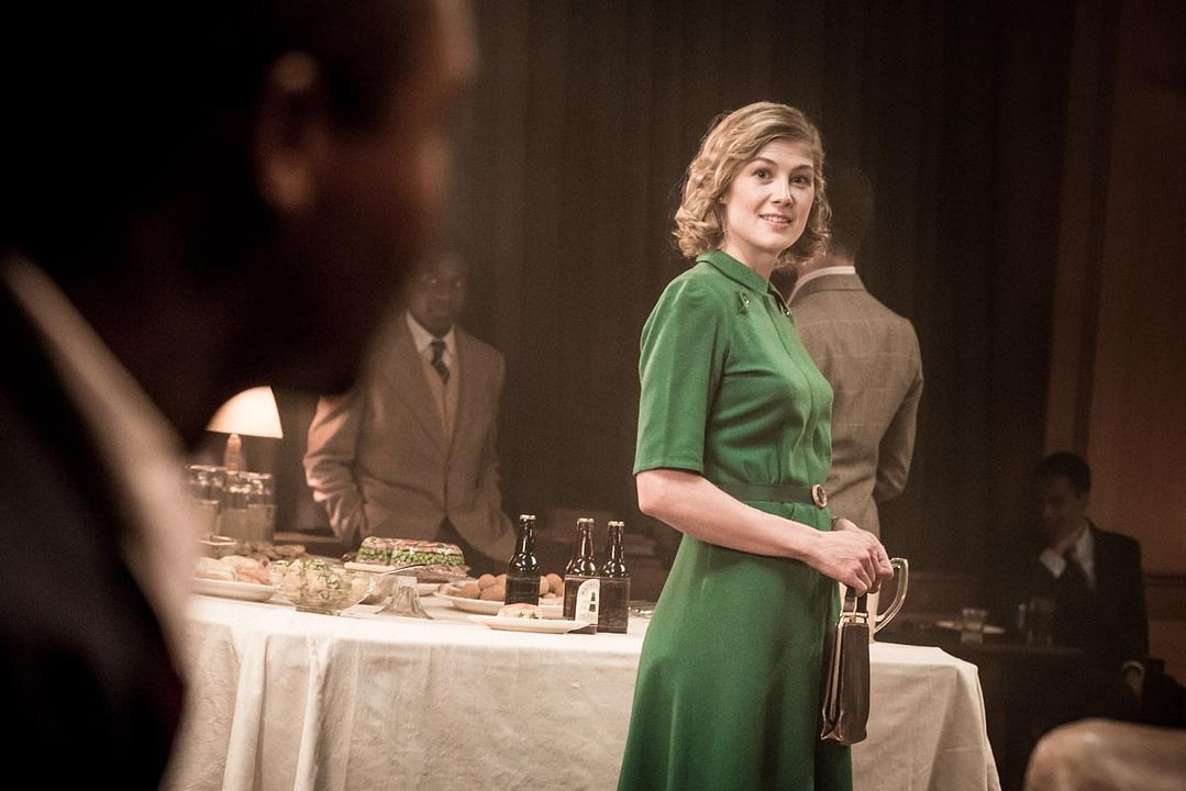 Un reino unido : Foto Rosamund Pike