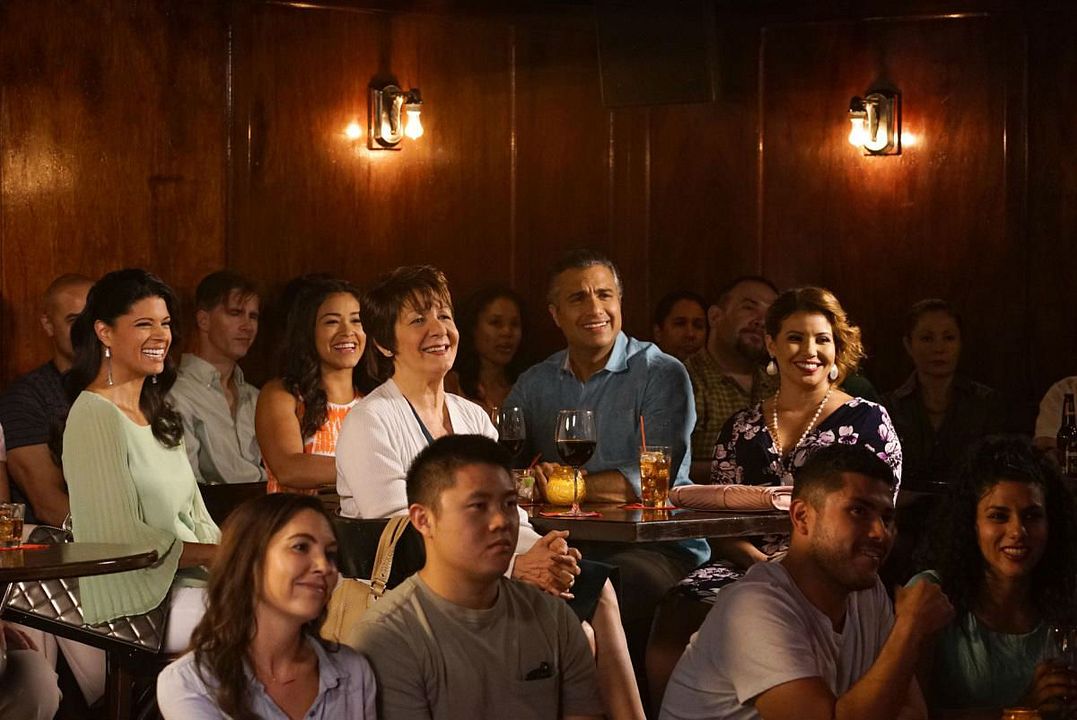 Foto Jaime Camil, Gina Rodriguez, Justina Machado