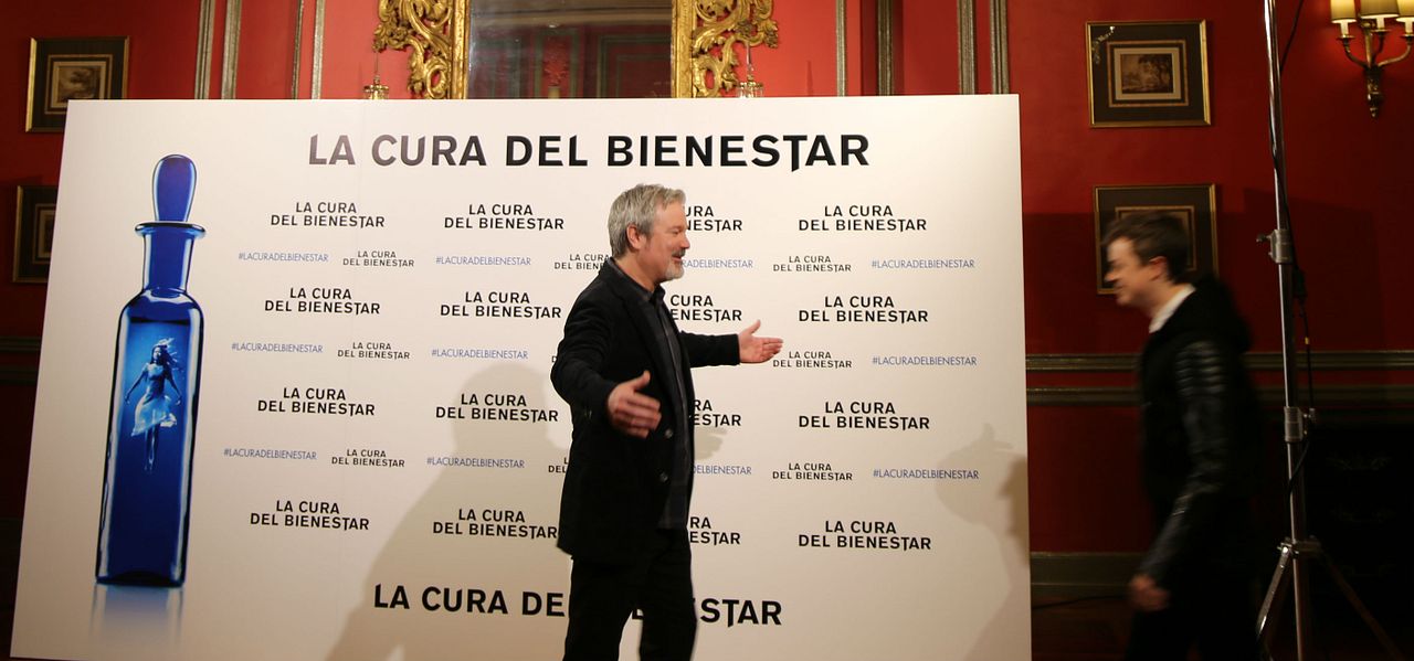 La cura siniestra : Cobertura de revista