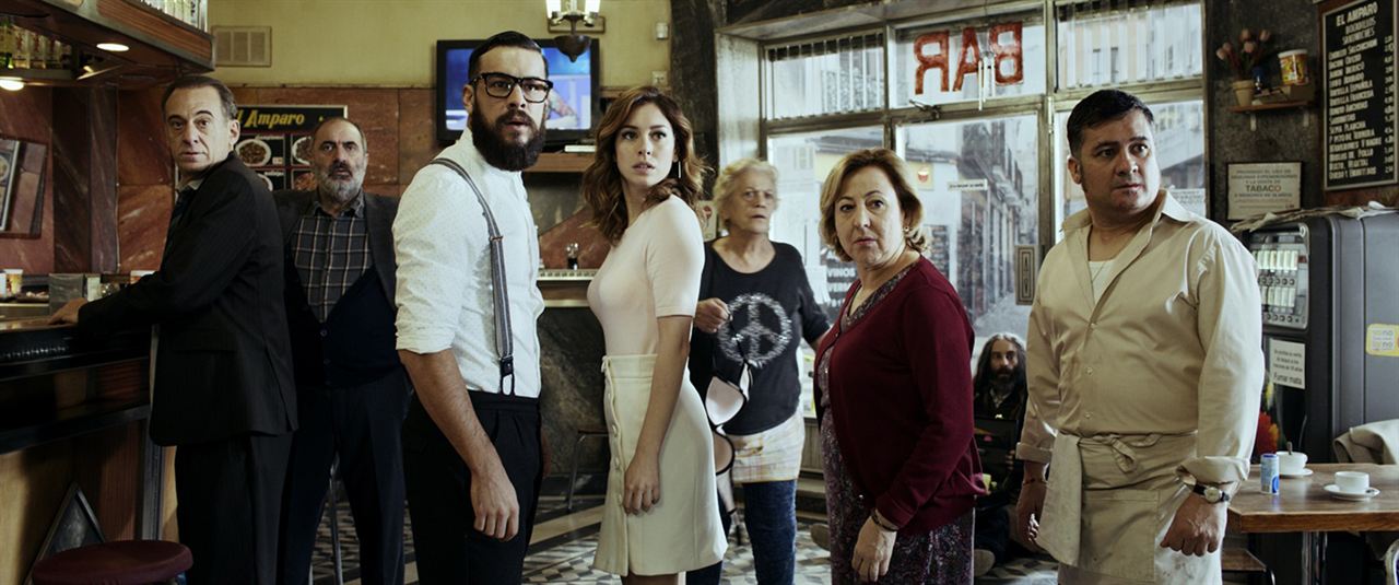 El bar : Foto Blanca Suárez, Mario Casas, Terele Pavez, Alejandro Awada