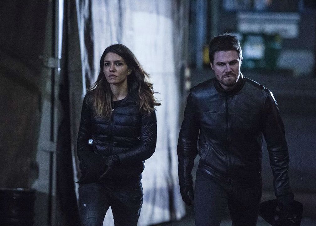 Arrow : Póster Stephen Amell, Juliana Harkavy