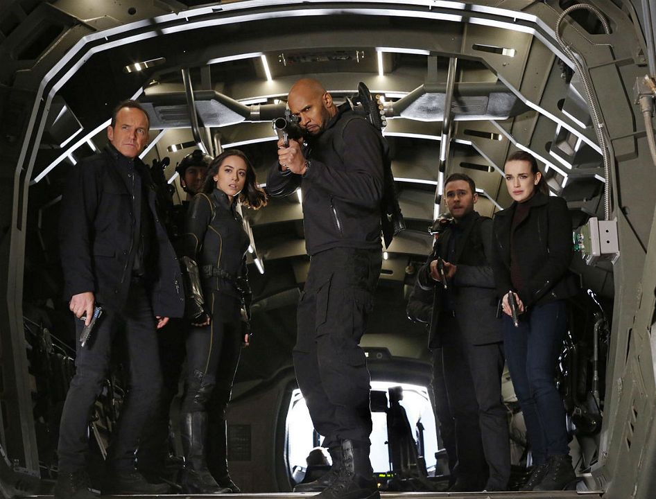 Agentes de S.H.I.E.L.D. : Póster Chloe Bennet, Clark Gregg, Iain De Caestecker, Elizabeth Henstridge, Henry Simmons