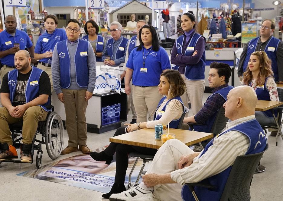 Superstore : Foto Nichole Bloom, Ben Feldman, Nico Santos, America Ferrera