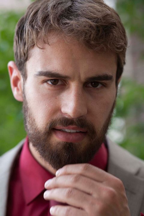 Foto Theo James
