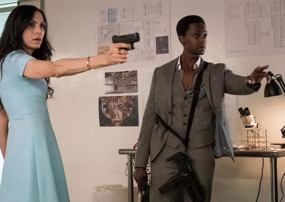 Foto Edi Gathegi, Famke Janssen