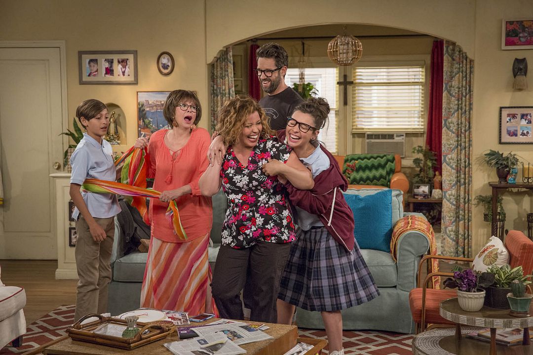 One Day At A Time (2017) : Foto Justina Machado, Rita Moreno, Todd Grinnell, Isabella Gomez, Marcel Ruiz