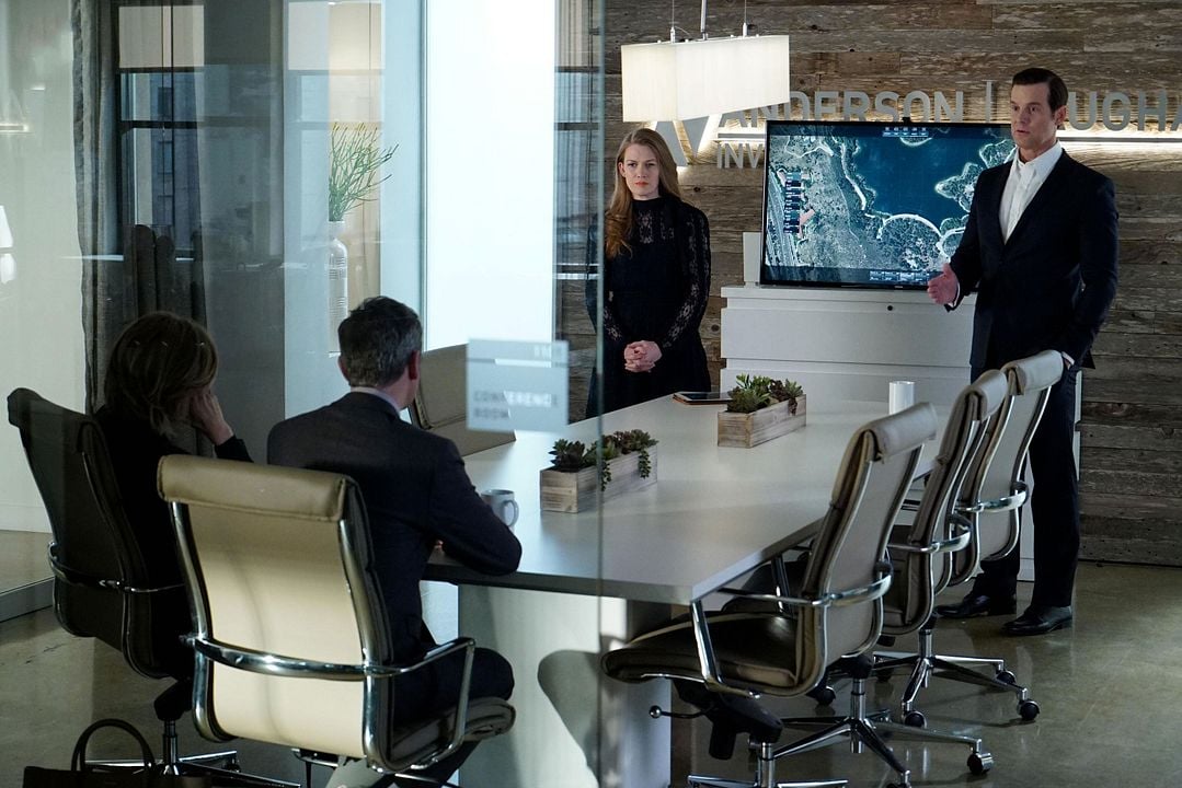 Foto Mireille Enos, John Simm, Peter Krause