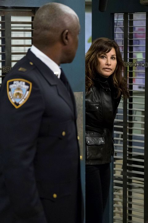 Brooklyn, Precinto 99 : Foto Gina Gershon, Andre Braugher
