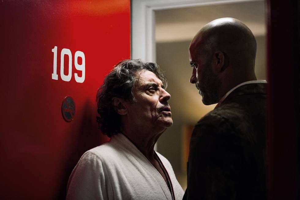 American Gods : Foto Ricky Whittle, Ian McShane