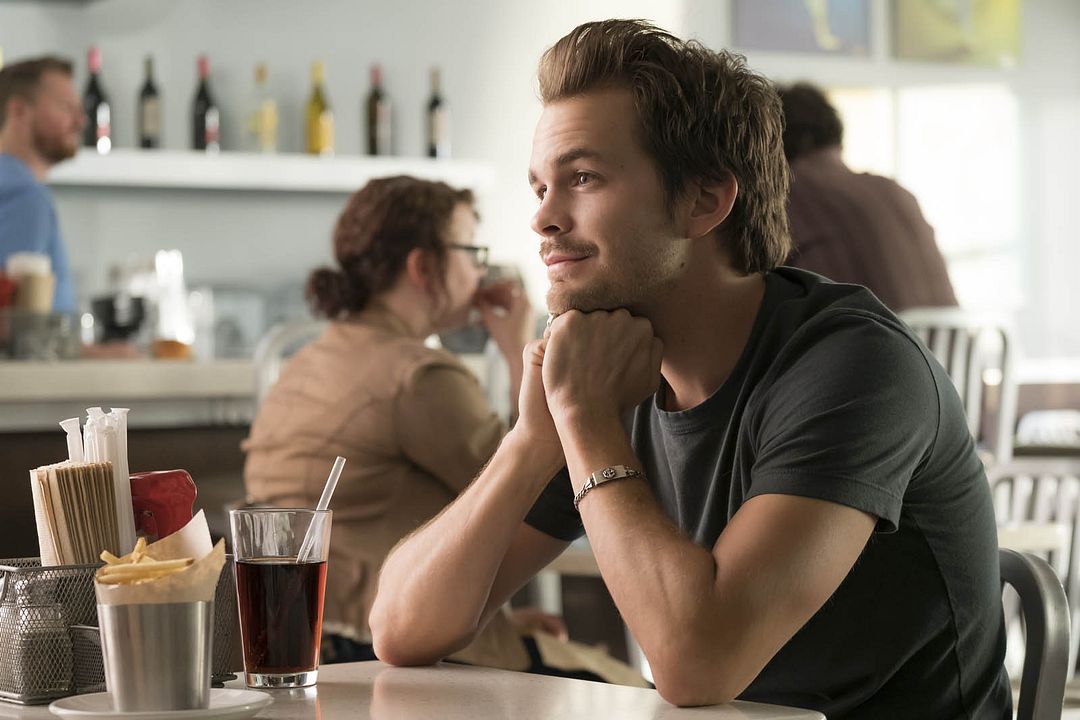 Girlboss : Foto Johnny Simmons