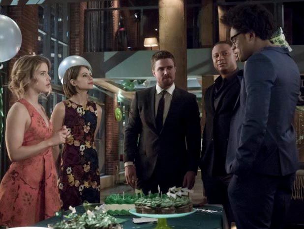 Arrow : Foto Stephen Amell, Willa Holland
