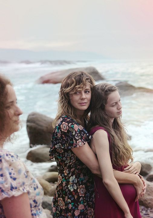 Las hijas de Abril : Foto Emma Suárez, Joanna Larequi