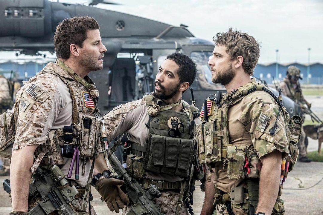 SEAL Team : Foto Max Thieriot