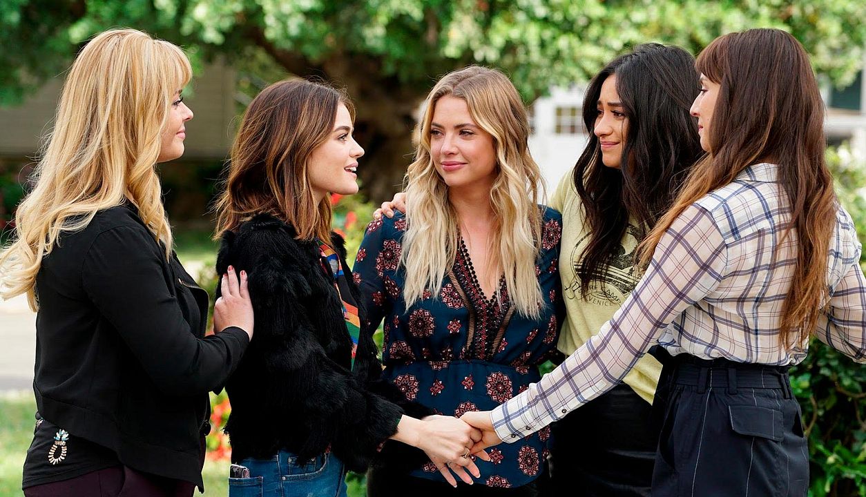 Pretty Little Liars : Foto Shay Mitchell, Ashley Benson, Troian Bellisario, Lucy Hale