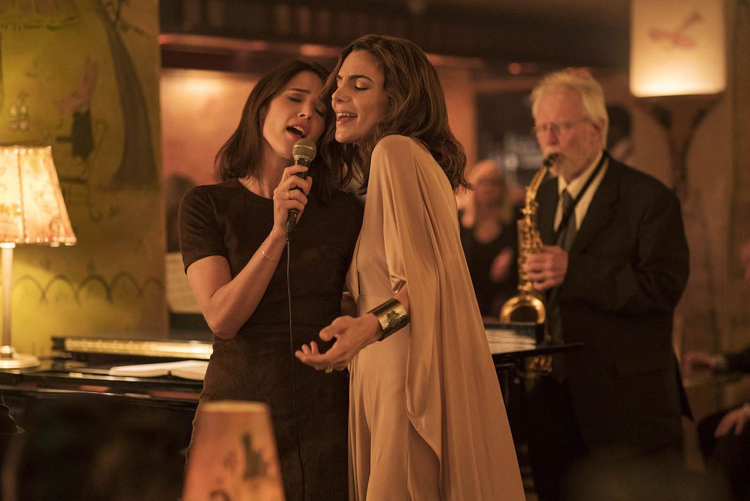 Friends From College : Foto Cobie Smulders