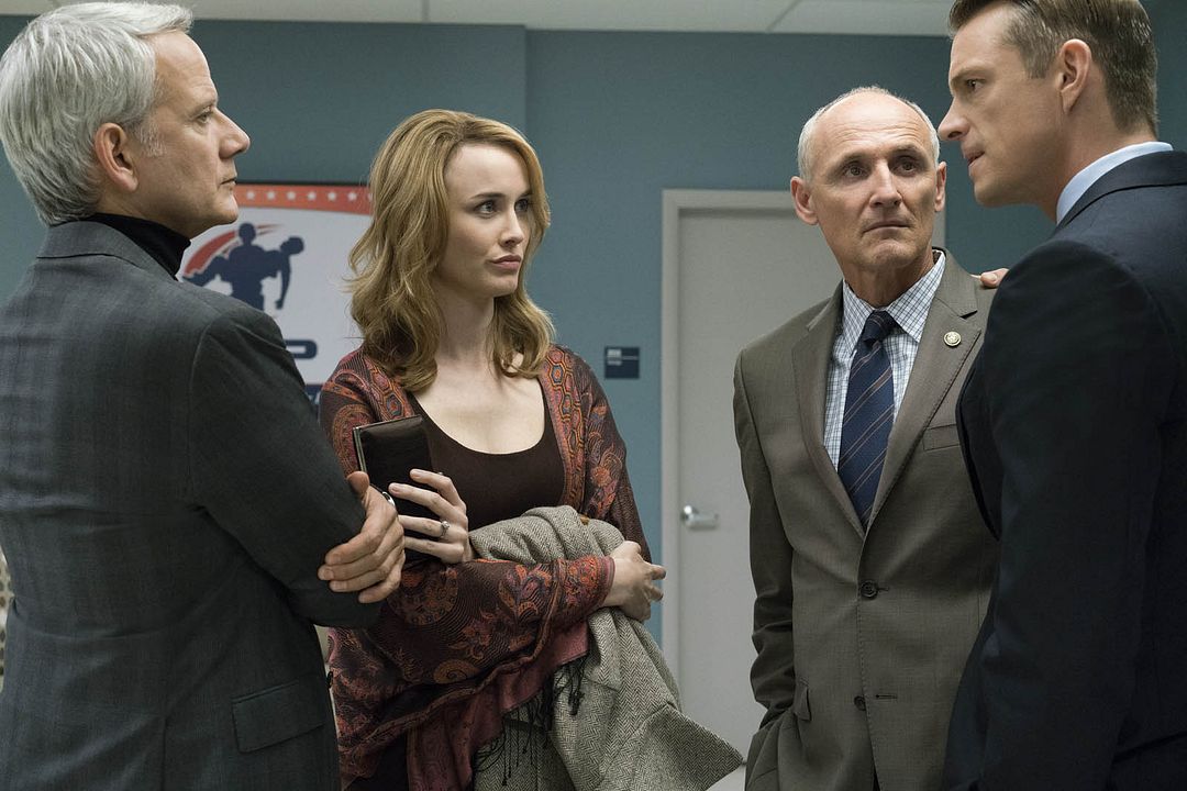 House of Cards : Foto Dominique McElligott, Joel Kinnaman