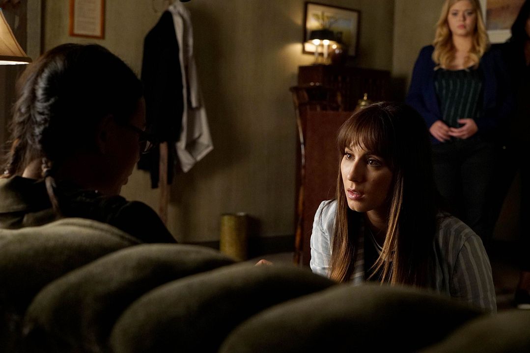 Pretty Little Liars : Foto Troian Bellisario