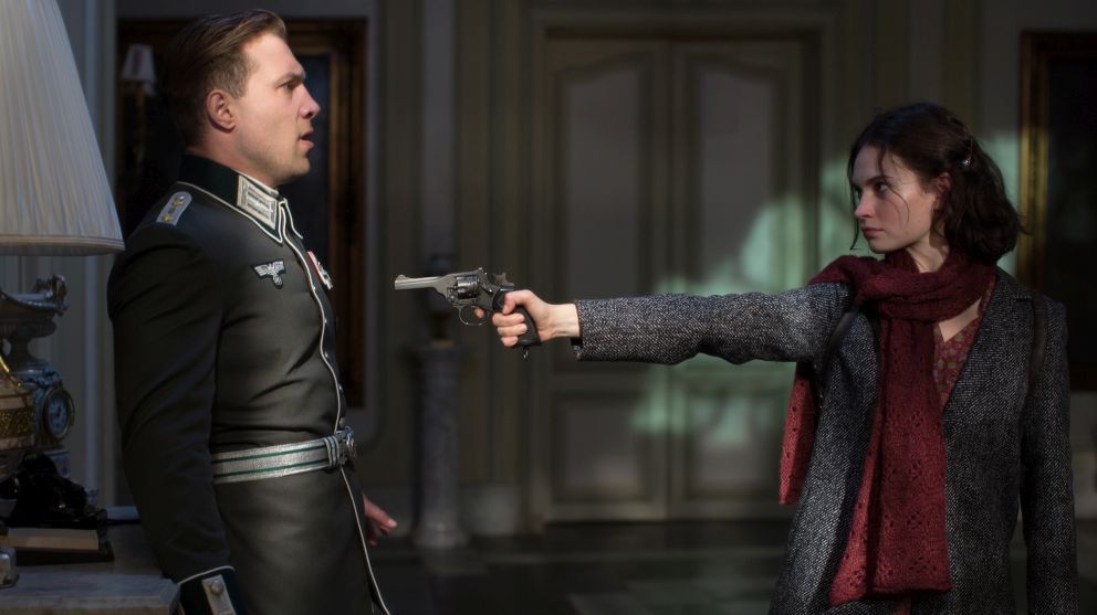 Foto Jai Courtney, Lily James