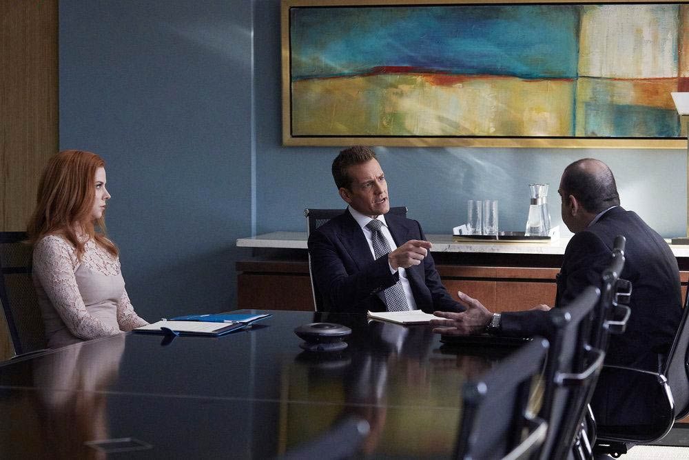 Suits : Foto Sarah Rafferty, Gabriel Macht, Rick Hoffman