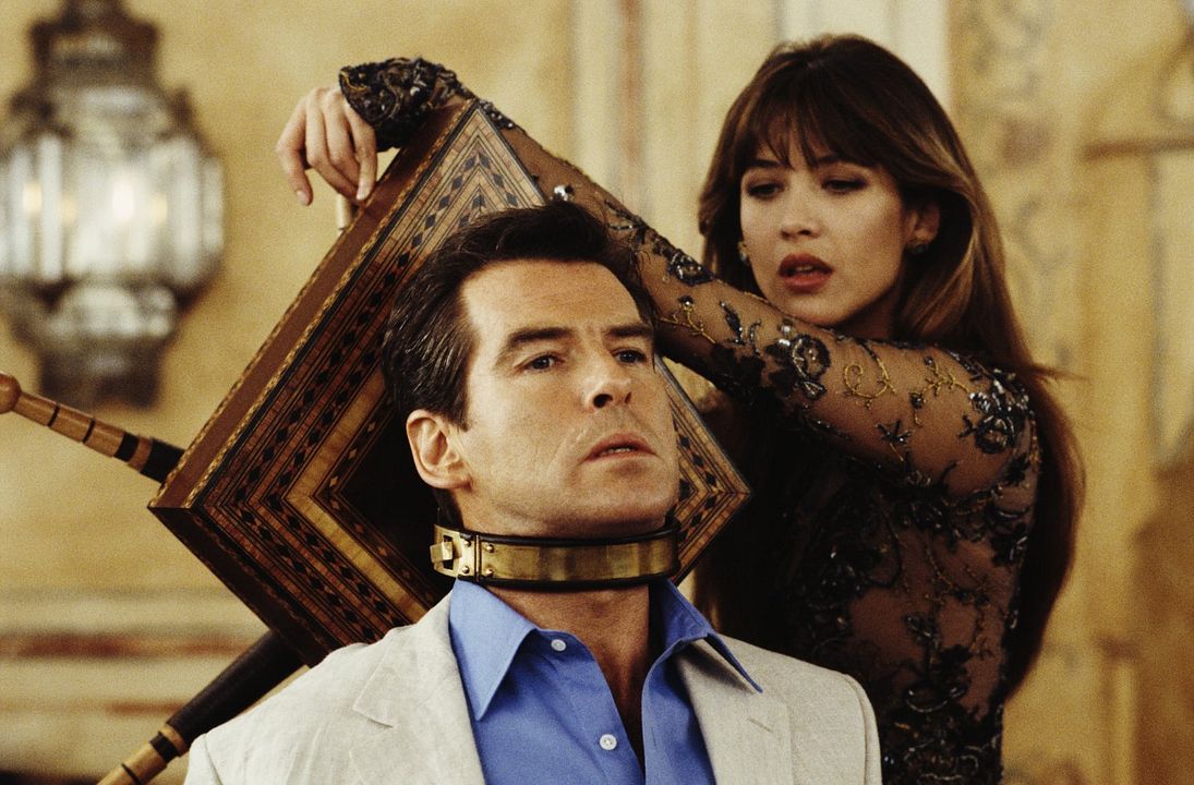 007: El mundo nunca es suficiente : Foto Pierce Brosnan, Sophie Marceau