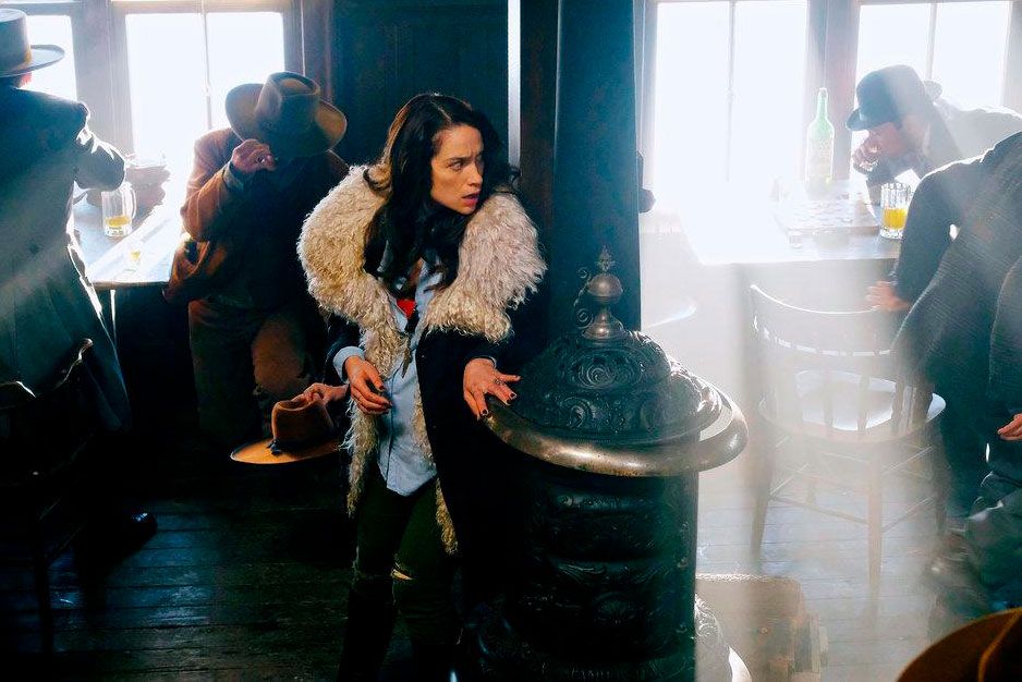 Wynonna Earp : Foto Melanie Scrofano