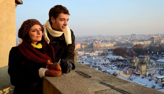 Milagro en Praga : Foto Aislinn Derbez