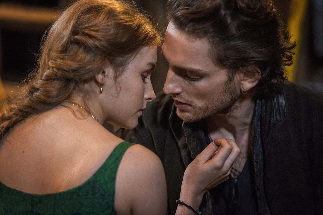 Foto Laurie Davidson, Olivia DeJonge