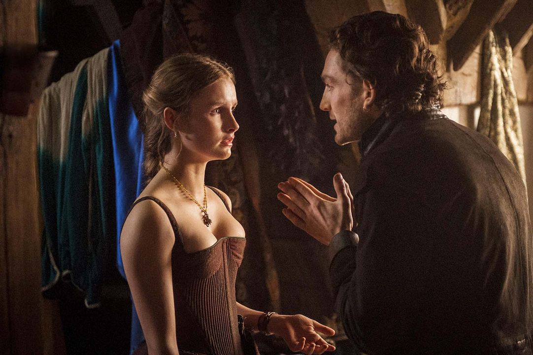 Foto Laurie Davidson, Olivia DeJonge