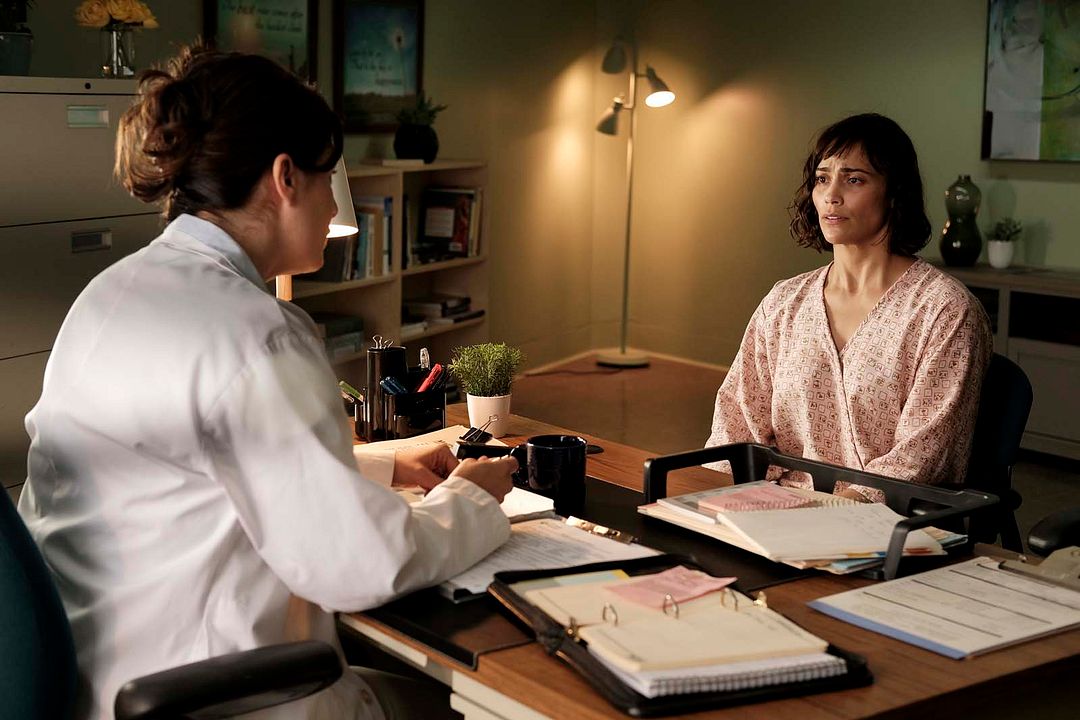 Somewhere Between : Foto Paula Patton