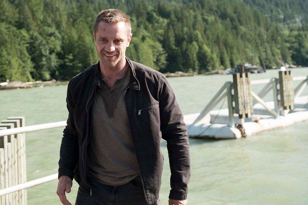 Somewhere Between : Foto Devon Sawa