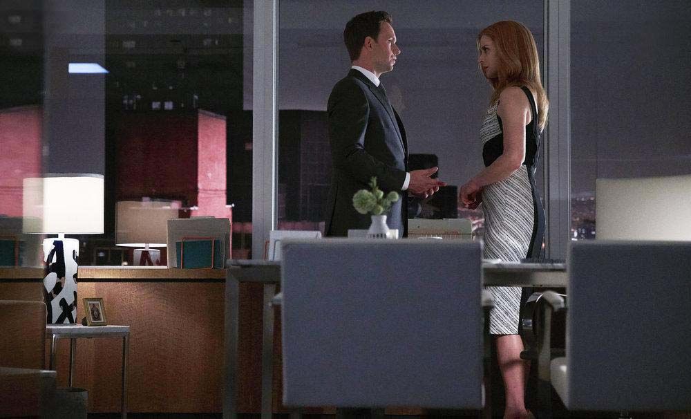 Suits : Foto Sarah Rafferty, Patrick J. Adams, Gabriel Macht