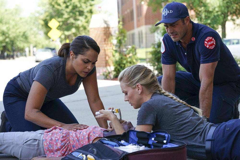 Chicago Fire : Foto Taylor Kinney, Monica Raymund