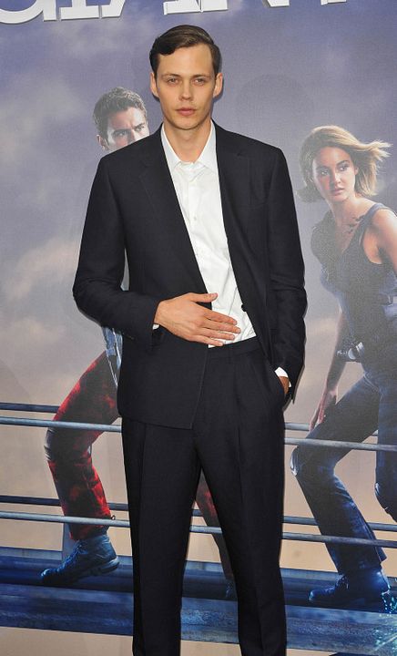 Cobertura de revista Bill Skarsgård