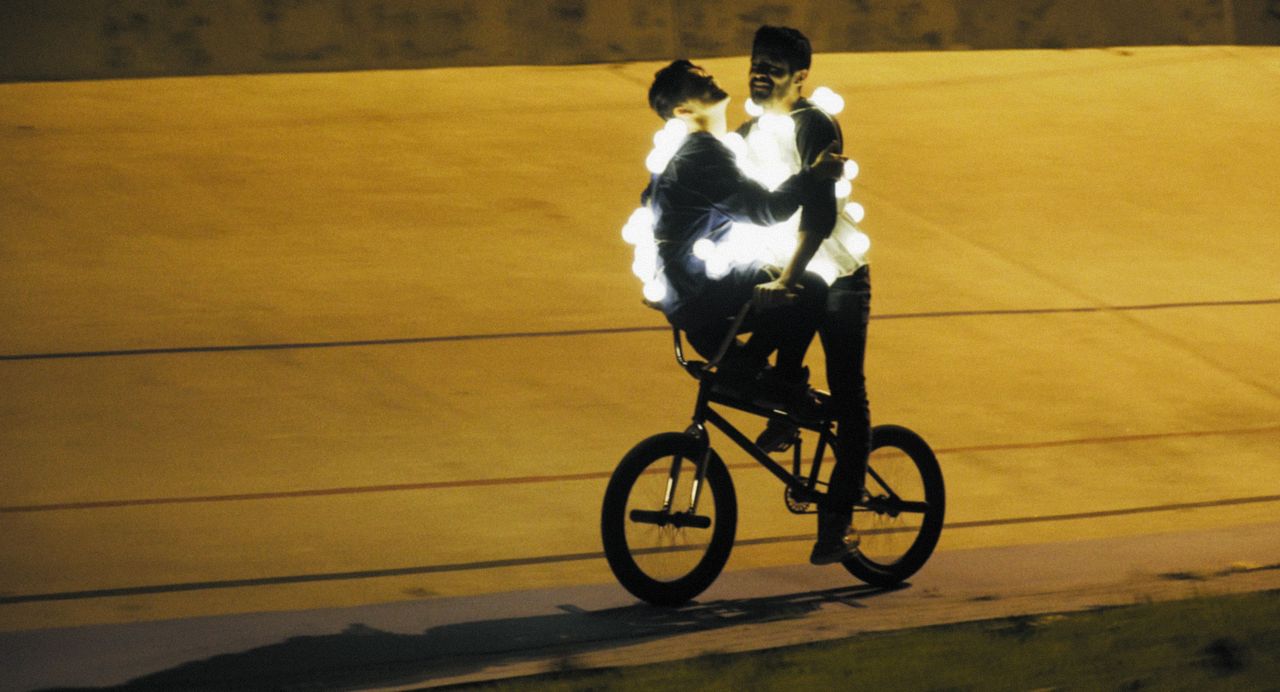 Atrás hay relámpagos : Foto