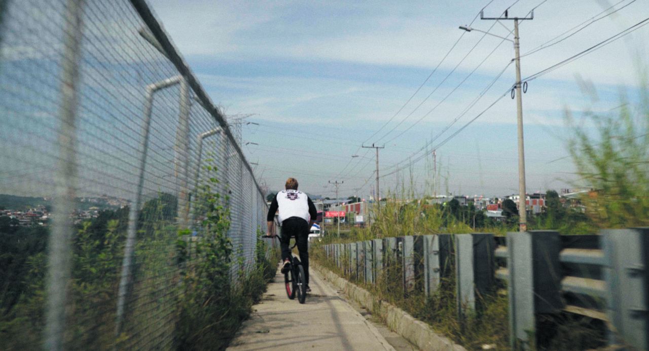 Atrás hay relámpagos : Foto