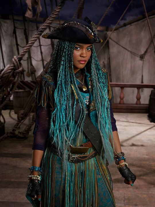 Descendientes 2 : Cobertura de revista China Anne McClain